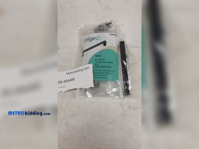 Lot 88-484466 - 5 drawer pulls
Matte Black
Package only contains 5
