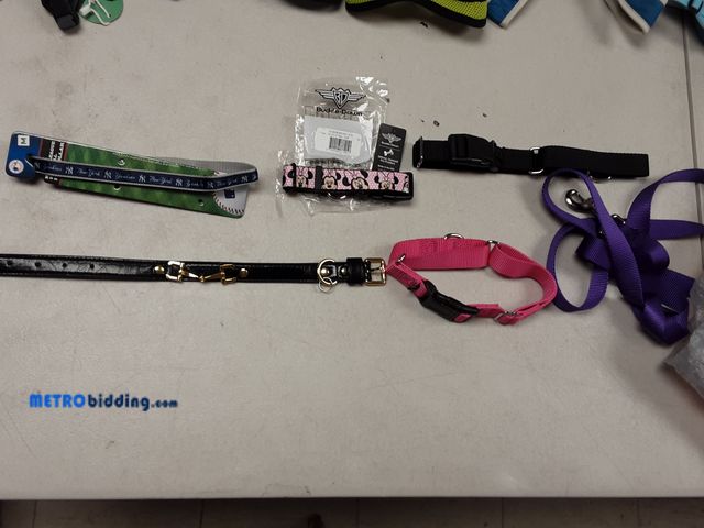 Lot 88-483275 - Lot of mixed dog collars and one leash.
Different sizes, styles and gender.
See pictures. 
All appea...