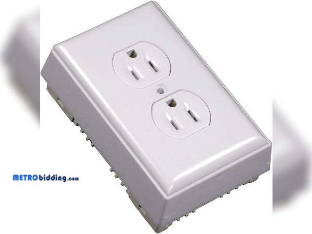 Lot 88-498071 - Legrand - Wiremold Outlet Box to Use As Wiremold Raceway, White Outlet Electric Box with Both the Ou...