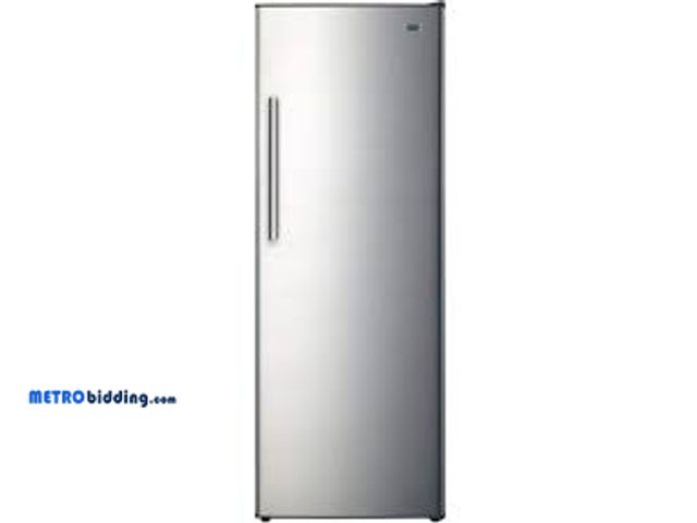 Lot 88-491309 - Vissani 24 in. 11 cu. ft. Convertible Auto Defrost Garage Ready Upright Freezer/Refrigerator in Stai...