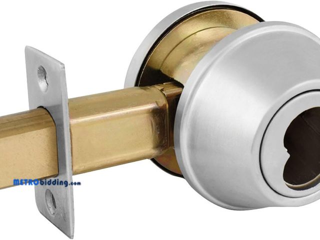 Lot 88-498075 - Master Lock DSCICSD32D Heavy Duty Single Cylinder Commercial Grade 2 SFIC Deadbolt, Brushed Chrome F...