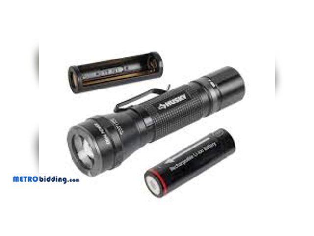Lot 88-480106 - Husky 500-Lumens Dual Power Focusing Aluminum Flashlight 91309