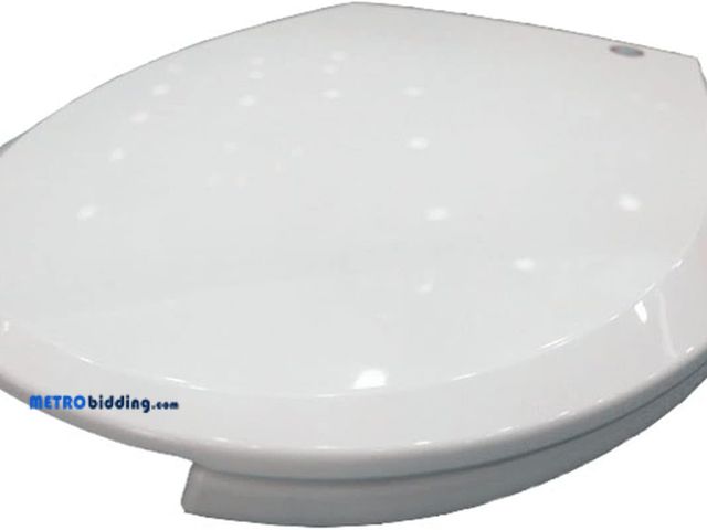 Lot 88-484352 - Project Source Plastic White Round Toilet Seat