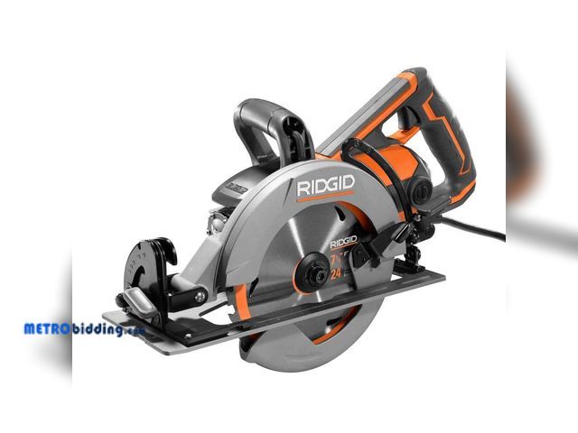 Lot 88-491878 - RIDGID THRUCOOL 15 Amp 7-1/4 in. Worm Drive Circular Saw R32104 MSRP: $159.00, floor model