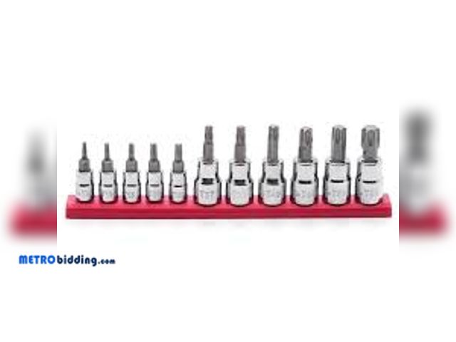 Lot 88-480153 - Husky 1/4 and 3/8 in. Drive Torx Bit Socket Set (11-Piece)