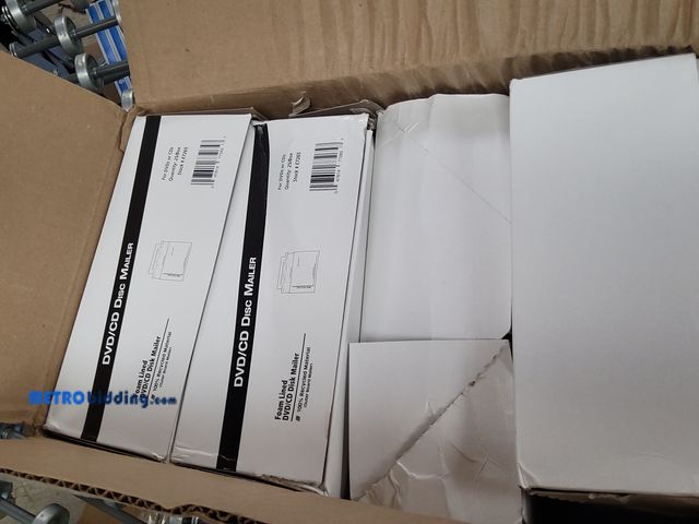 Lot 88-490300 - 100 in a box, Quality Park E7265 Foam Lined Multimedia Mailer, 8 1/2 x 6, White