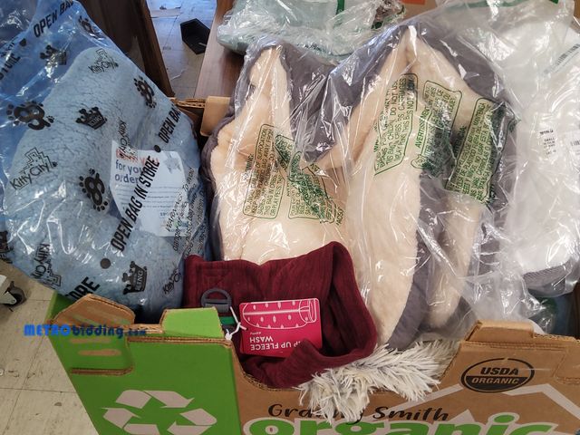 Lot 88-482916 - Lot of miscellaneous items