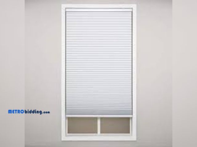 Lot 88-481350 - Allen + roth 45-in x 64-in White Room Darkening Blackout
