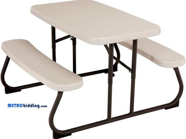 Lot 88-498179 - LIFETIME 280094 Kid's Picnic Table, Size 1, Almond