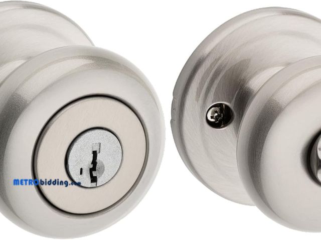 Lot 88-480388 - Kwikset Juno Entry Door Knob with Lock and Key, Secure Keyed Handle Exterior, Front Entrance and Bed...