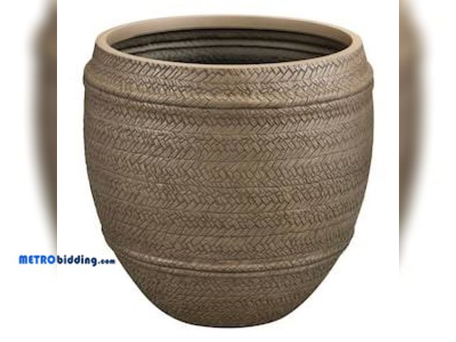 Lot 88-501693 - Vigoro Amaliya Medium Textured Brown Plastic Planter (14 in. L x 14 in. W x 11.6 in. H)