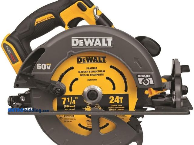 Lot 88-480300 - P&amp;U DEWALT FLEXVOLT 60V MAX Circular Saw with Brake, 7-1/4-Inch, Tool Only (DCS578B) , Missing t...