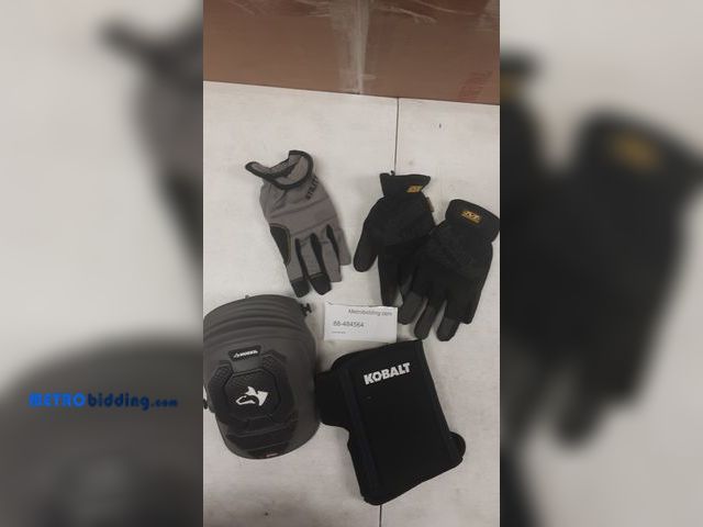 Lot 88-484564 - Lot of work safety gear
1 pr Mechanix gloves
1 left hand glove
1 gel knee pad
1 husky knee pad * NO ...