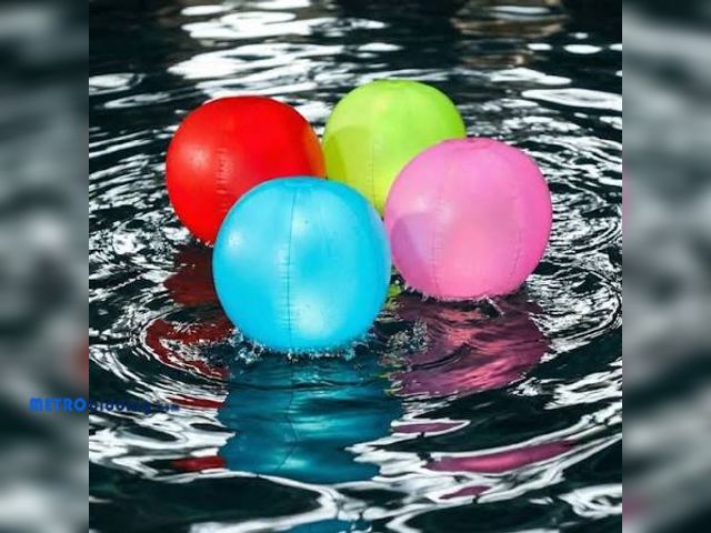Lot 88-482415 - Harbor Breeze Floating Solar Multicolor LED Pool Light in the Pool Lights