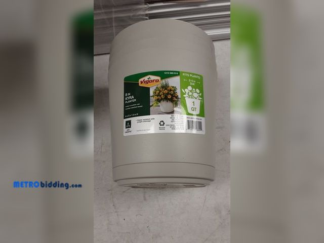 Lot 88-484493 - (4) 8 in plastic resin planter with attached saucer