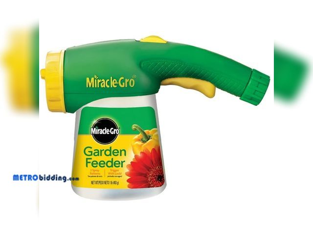 Lot 88-498260 - Miracle-Gro Garden Feeder with Water Soluble All Purpose Plant Food, 1 lb.