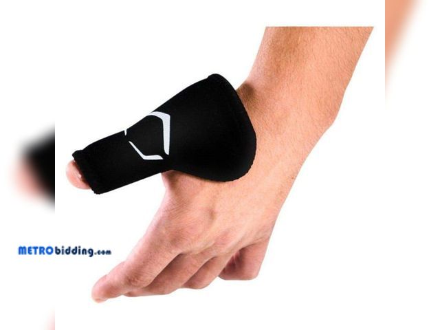 Lot 88-498482 - EvoShield Protective Thumb Guard, Hourglass Thumb Guard, 4.25" x 3.25", Small, opened