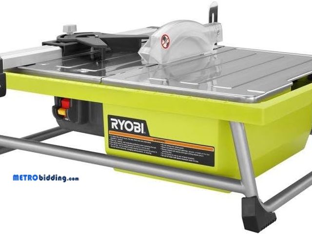 Lot 88-493787 - Ryobi WS722 7 Inch 4.8 Amp Portable Tabletop Wet Tile Saw with Miter Guide and Induction Motor
