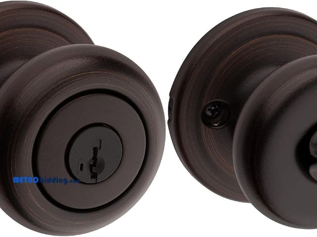 Lot 88-493910 - Kwikset Juno Entry Door Knob with Lock and Key, Secure Keyed Handle Exterior, Front Entrance and Bed...