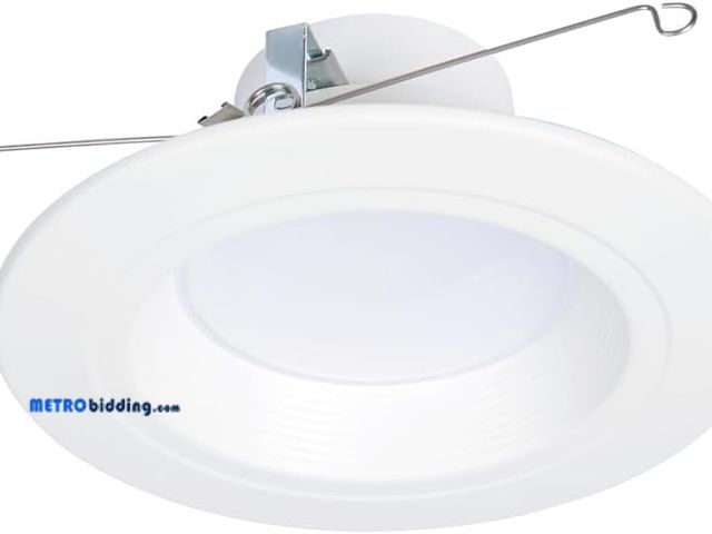 Lot 88-482311 - HALO RL 5/6 inch LED recessed Can Light Trim, 5CCT, dimmable, 900/1200 lm