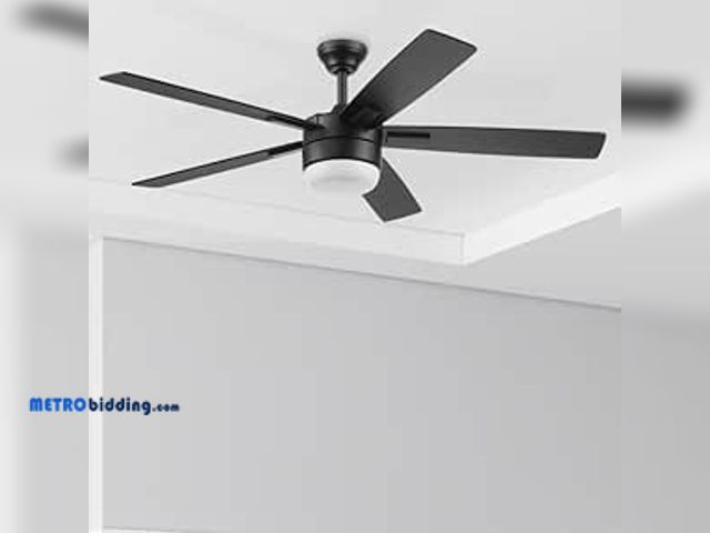 Lot 88-484336 - Open box, unknown condition Harbr.Breeze Boltz III Easy2Hang 52-in Integrated LED Matte Black with B...