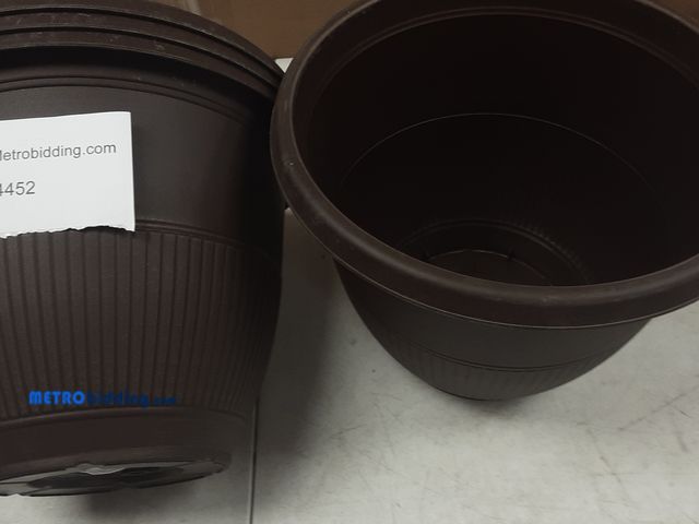 Lot 88-484452 - (4) 12 inch plastic resin planter with drillable hole
Color Bark Brush