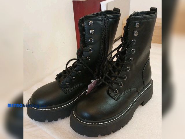 Lot 88-496580 - Women's Wild Fable Logan Black Lug Combat Boots w/ Memory Foam Insole Black 6