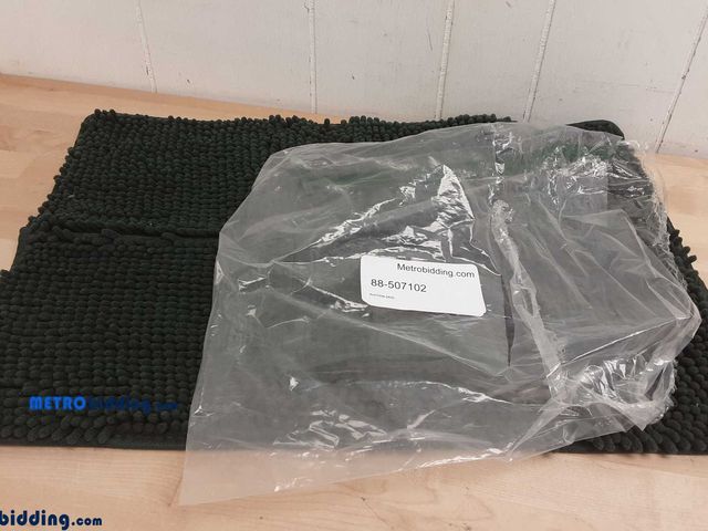 Lot 88-507102 - 24"x17" dark green bath mat