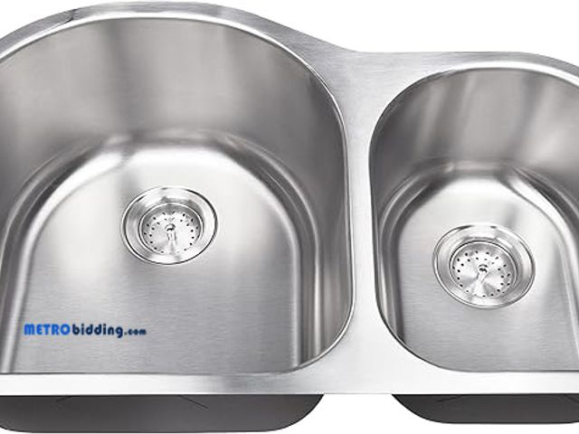 Lot 88-503487 - MSI 30 inch Undermount 60/40 Double Bowl 18 Gauge Stainless Steel Kitchen Sink and Strainer
