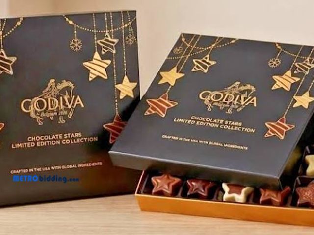 Lot 88-494318 - Godiva Holiday Stars Collection Gift Box Festive Star Shaped Chocolates BB 06/26