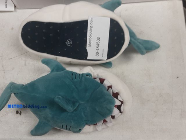 Lot 88-484530 - Kids plush shark slippers
Size 6/7