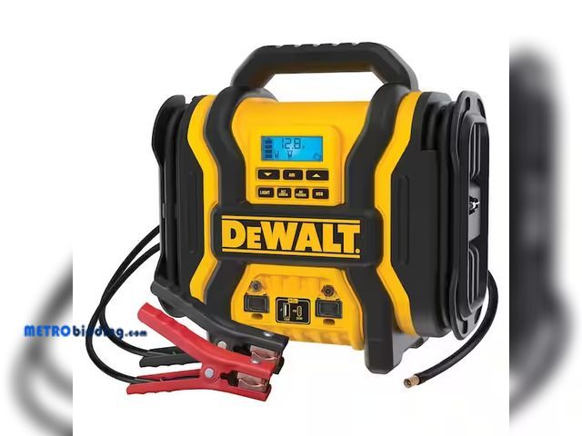 Lot 88-491583 - DEWALT
Portable Power 2000 Peak Amp Jump Starter w/Digital Compressor