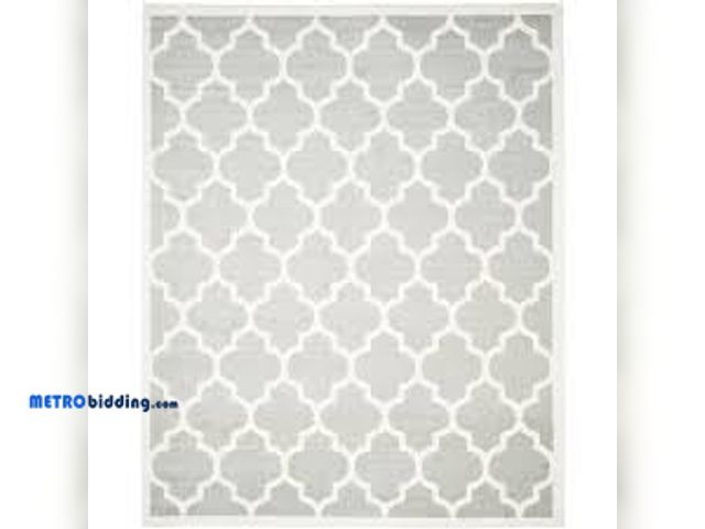 Lot 88-498101 - SAFAVIEH Amherst Light Gray/Beige 8 ft. x 10 ft. Geometric Trellis Area Rug