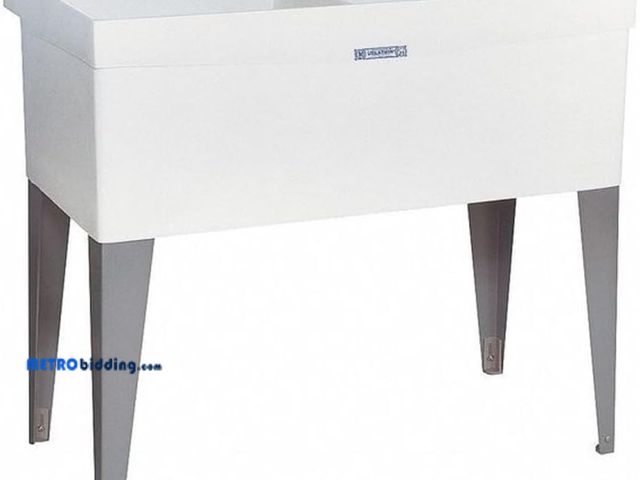 Lot 88-494341 - Mustee 27F Double Bowl Laundry Tub