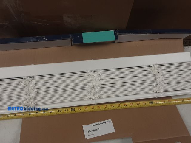 Lot 88-484567 - Faux wood blinds
2 1/2 inch slats
31x72in