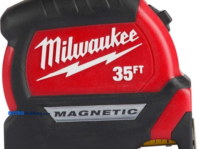 Lot 88-480008 - Milwaukee 35 Foot Compact Magnetic Tape Measure with 15 Feet