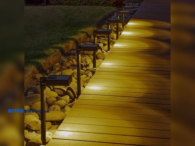 Lot 88-497425 - Tommy Bahama Solar Path Lights LED Down Light, Adjustable Head, 40 Lumen, Black Finish, 6-Pack
