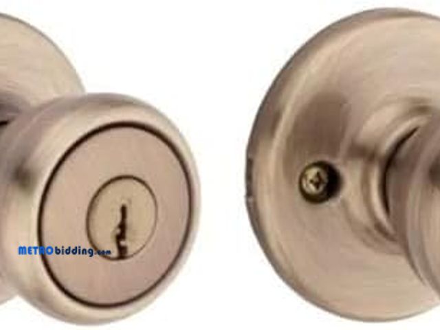 Lot 88-480734 - Kwikset Tylo Entry Door Knob with Lock and Key, Secure Keyed Handle Exterior Doorlock, Doorknob for ...