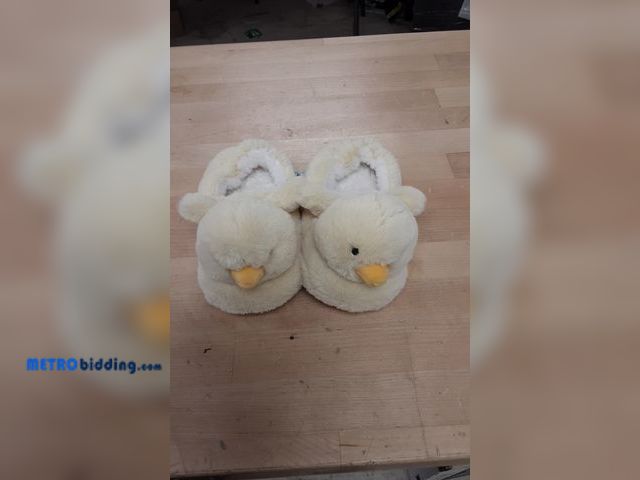 Lot 88-481284 - Cat &amp; Jack Plush Duckling Slippers in Yellow