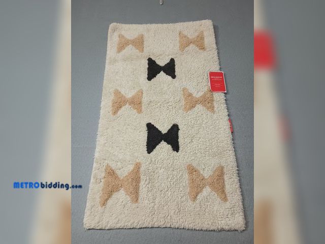 Lot 88-494878 - 18"x30" Novelty Bath Rug Black/Off White XOXO Opalhouse designed with Jungalow