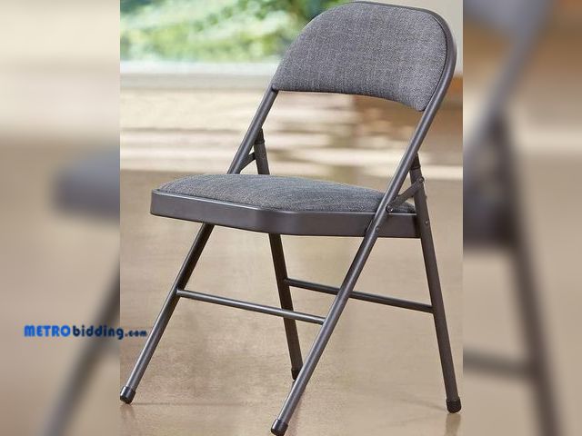 Lot 88-501630 - Maxchief Deluxe Folding Chair Padded/UpholsteredQ