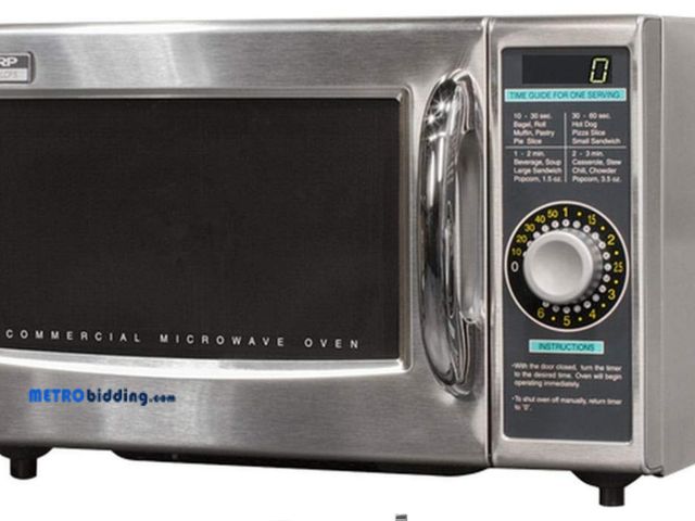 Lot 88-495700 - Sharp R-21LCFS Medium-Duty Commercial Microwave (Dial Timer, 1000-Watts, 120-Volts)
Box damaged from...