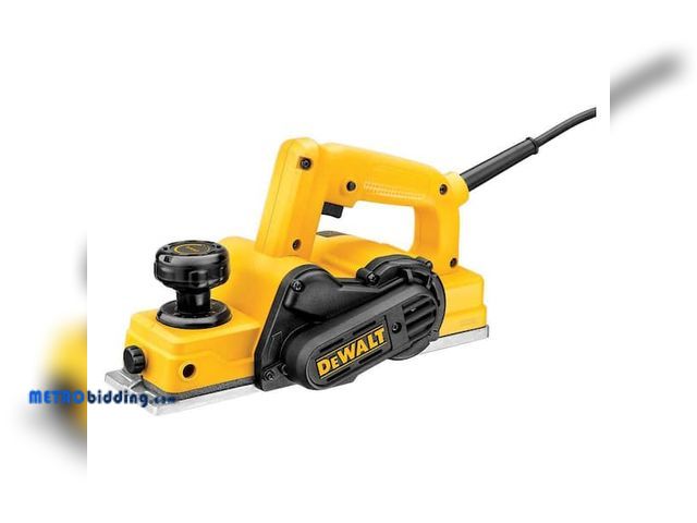 Lot 88-491879 - DEWALT 5.5 Amp Corded 3-1/4 in. Portable Handheld Planer D26676, floor model