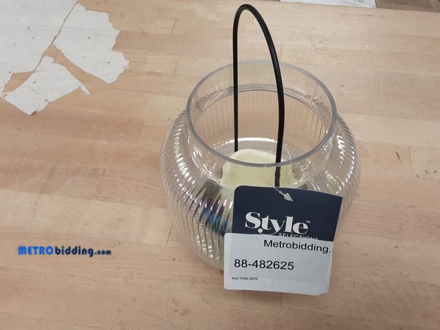 Lot 88-482625 - Style Selections 7.87-in x 12.01-in clear Glass LED light