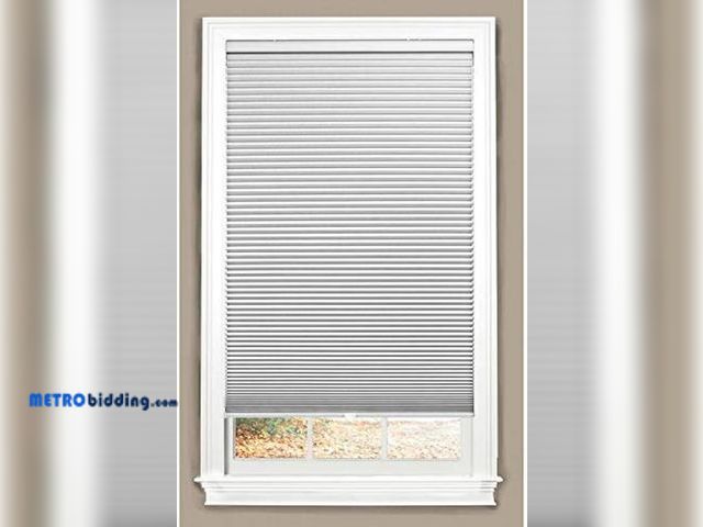 Lot 88-484342 - allen + roth 29-in x 72-in White Room Darkening Blackout