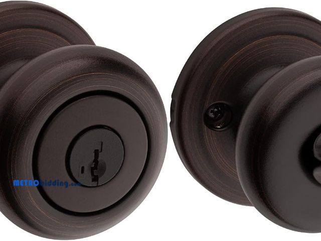 Lot 88-491628 - Kwikset Juno Entry Door Knob with Lock and Key, Secure Keyed Handle Exterior, Front Entrance and Bed...