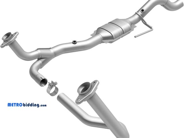 Lot 88-492683 - MagnaFlow 445621 Large Stainless Steel CA Legal Direct Fit Catalytic Converter