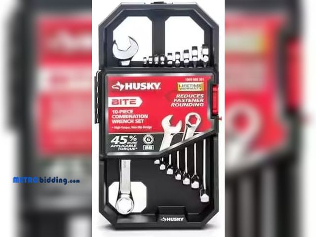 Lot 88-493631 - Husky BITE SAE Combination Wrench Set (10-Piece) HBCW10XLS
