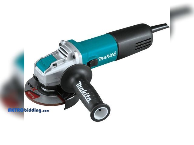 Lot 88-491886 - Makita 7.5 Amp Corded 4-1/2 in. X-LOCK Angle Grinder with AC/DC Switch GA4570, floor model