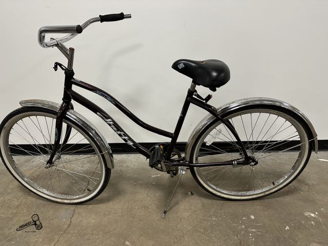 Lot 91-7903 - HUFFY 26" BEACH CRUISER